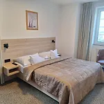 Hotel Avion