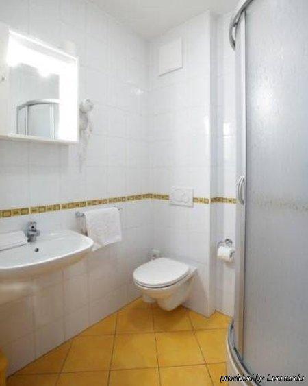 Hotel Avion 3*
