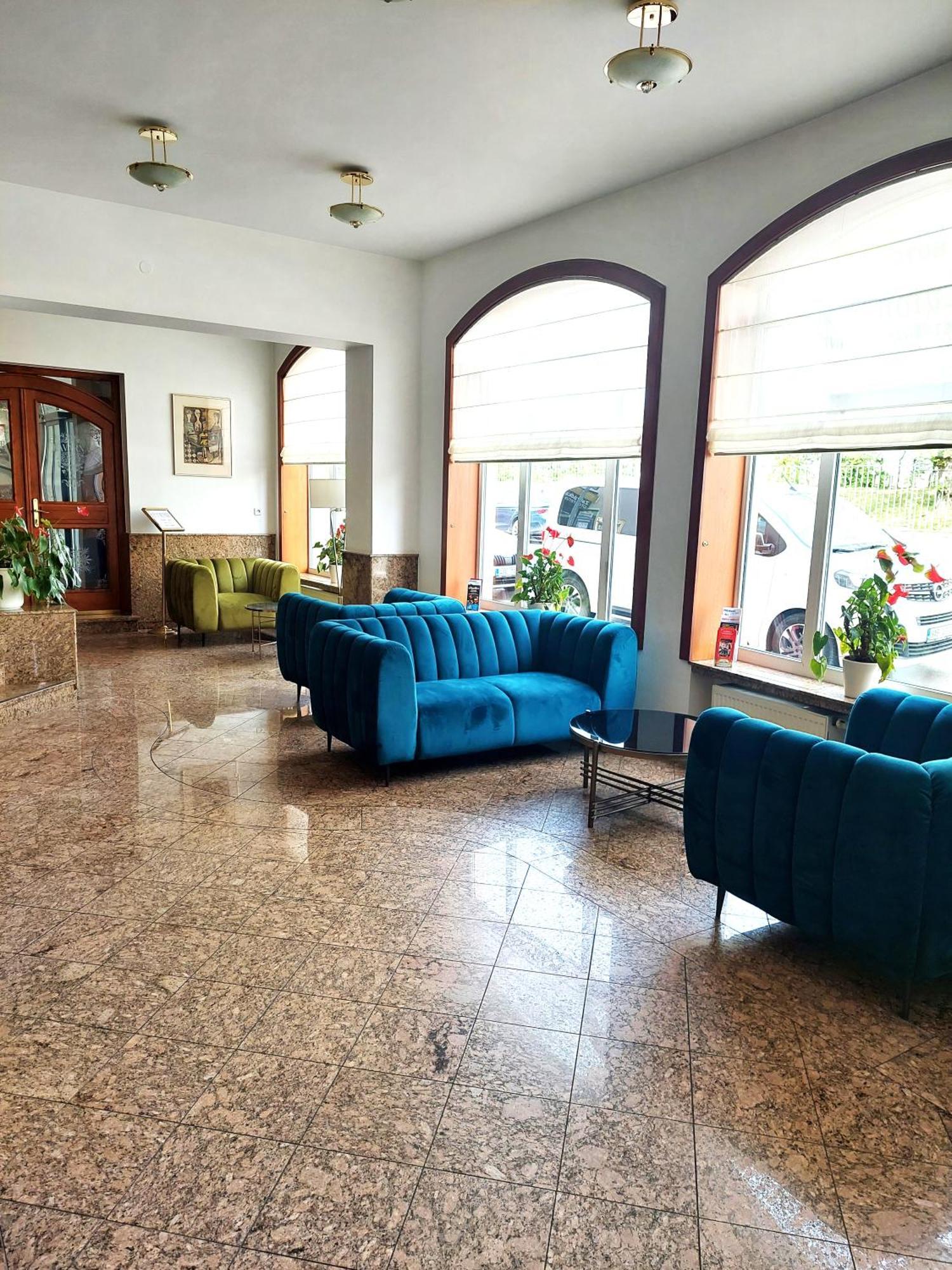 Hotel Avion 3*